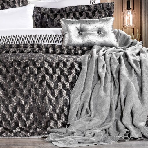 Blanket Zebra Casa Winter, Crafted from soft tricot fabric, silver color, spreads on queen size bed, the bed contains one cushion three pillows and a beautiful comforter ads elegance to the room decor