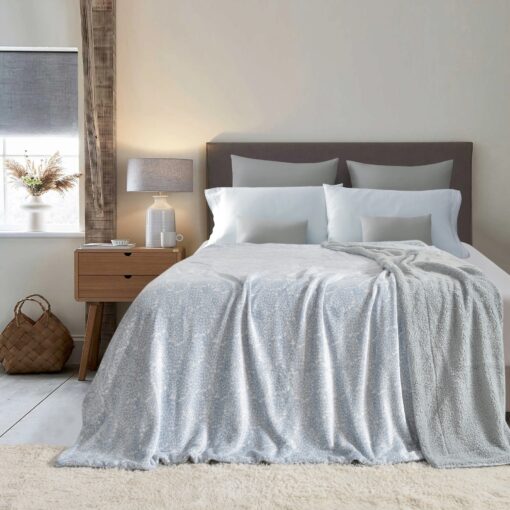 Throw Blanket Apollo Jomana King 200*230CM, queen, single sizes, silver color, beautiful design, made from rich velvet fabric, spreads on a queen bed with two cushions and four pillows in a nice decorated room