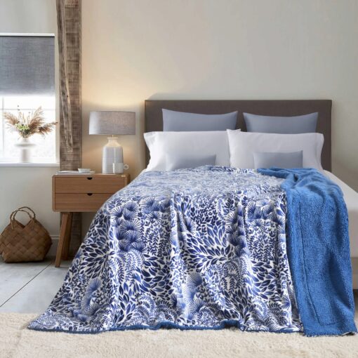 Throw Blanket Apollo Jomana King 200*230CM, queen, single sizes, blue and white colors, beautiful design pattern, made from rich velvet fabric, spreads on a queen bed with two cushions and four pillows in a nice decorated room